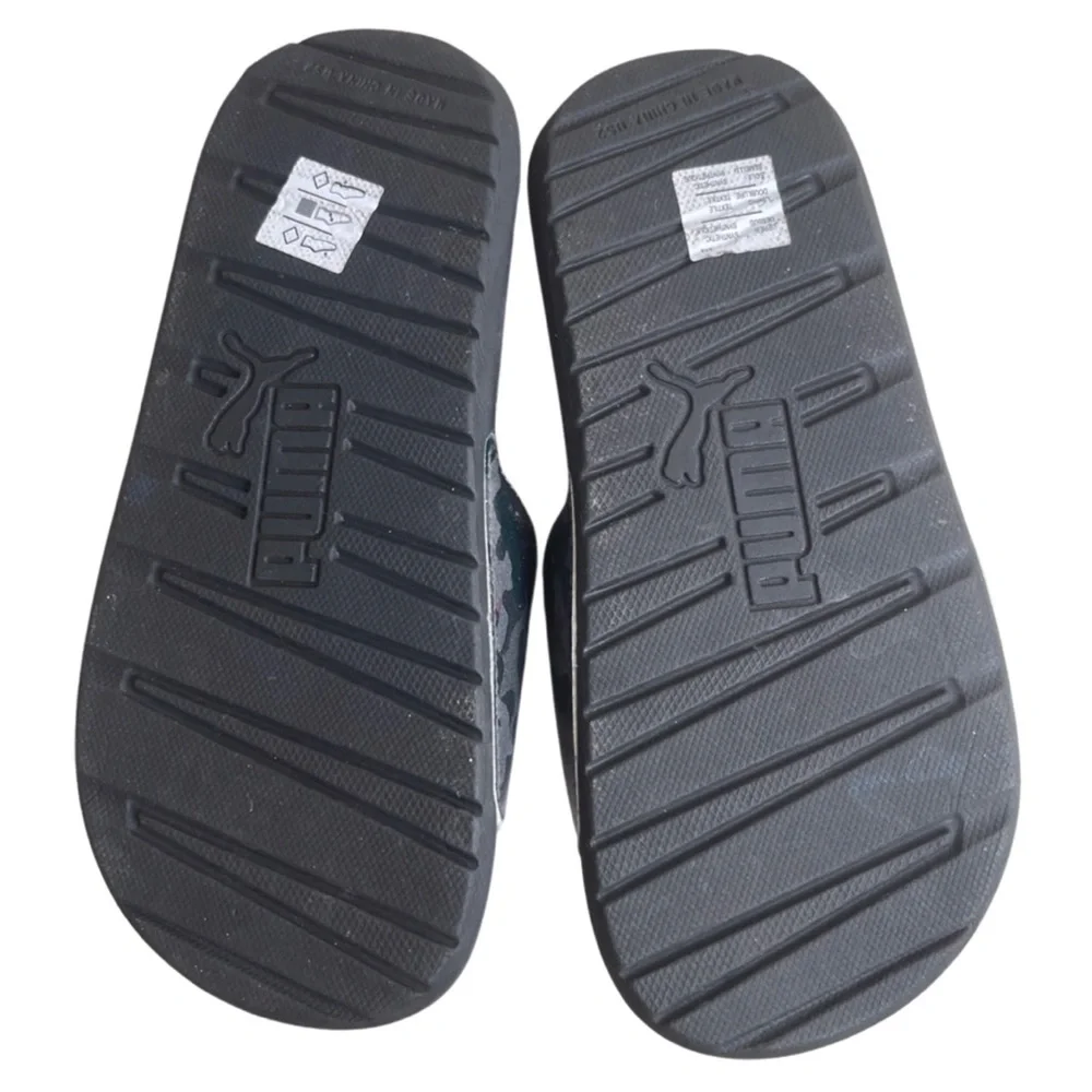Puma Black kids  sandals/ Flip Flops Slides size 2